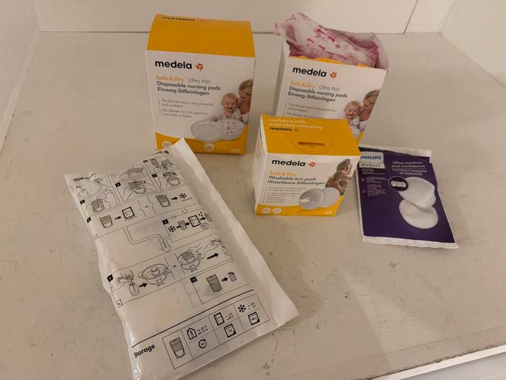 Medela disposable nursing pads and medela washable bra pads, Kinderen en Baby's, Babyvoeding en Toebehoren, Zo goed als nieuw