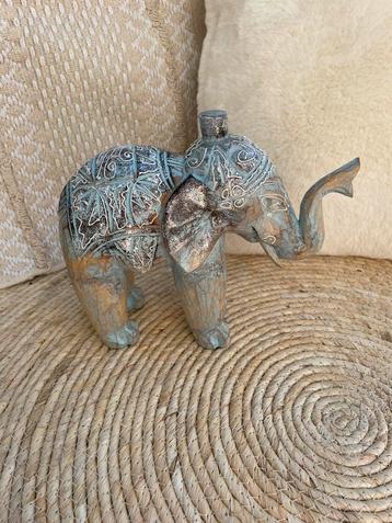 Nieuw houten olifant klein beschikbaar voor biedingen