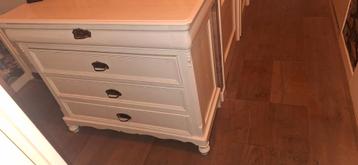 Geloogd Grenen Dressoir, Crème Geschilderd beschikbaar voor biedingen