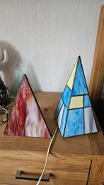 Tafellamp en glazen piramide gekleurd glas in lood, Huis en Inrichting, Lampen | Tafellampen, Ophalen of Verzenden, Gebruikt, Glas