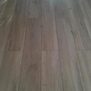 +/- 45 m2 laminaat

 beschikbaar voor biedingen