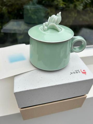 Chinees Theekopje met Deksel beschikbaar voor biedingen