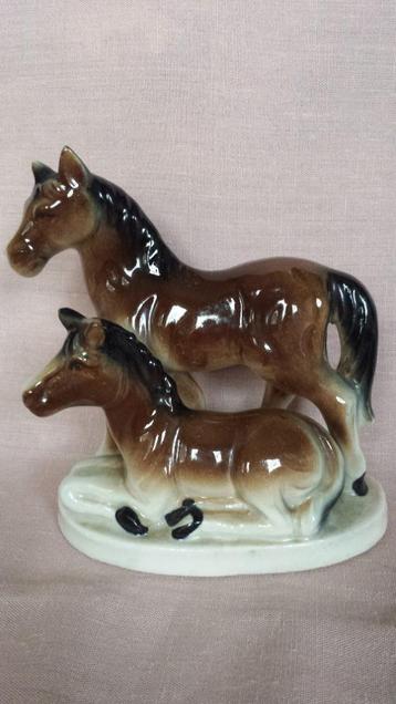 Oud Porseleinen BEELDJE <> Bruin PAARD met VEULEN  beschikbaar voor biedingen