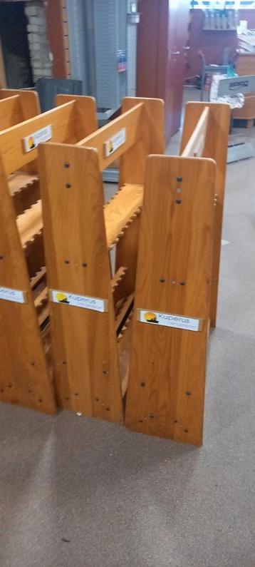 Houten en Aluminium hengelrekken beschikbaar voor biedingen