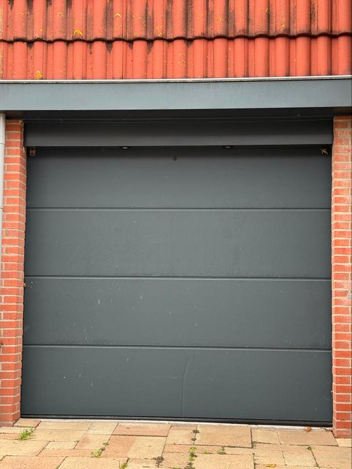 Hormann RenoMatic garagedeur + schade (alleen losse deur), Doe-het-zelf en Verbouw, Deuren en Horren, Gebruikt, Garagedeur, 200 tot 215 cm
