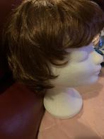 Pruik midden bruin korthaar, Ophalen of Verzenden, Nieuw, Pruik of Haarverlenging