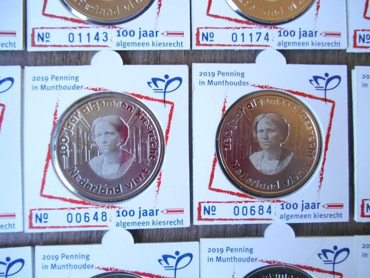 100 jaar algemeen kiesrecht penning in originele munthouder, Postzegels en Munten, Penningen en Medailles, Overige materialen