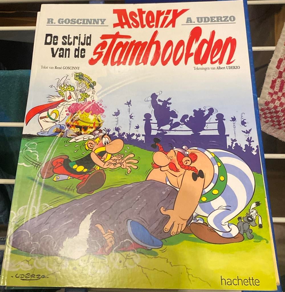 Asterix strip de strijd  van de stamhoofden, Ophalen of Verzenden, Zo goed als nieuw