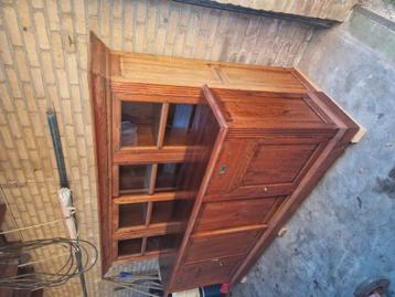 Buffetkast vitrinekast  beschikbaar voor biedingen
