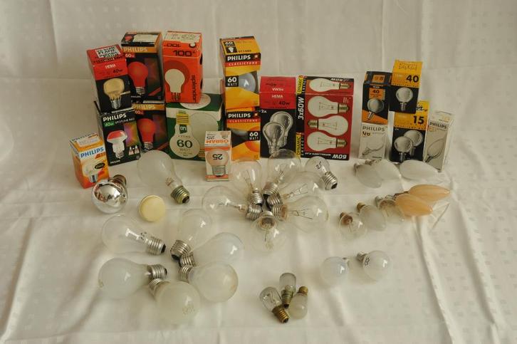 Gloeilampen, gratis, ong. 50 stuks, Huis en Inrichting, Lampen | Losse lampen, Zo goed als nieuw, Overige fittingen, Ophalen