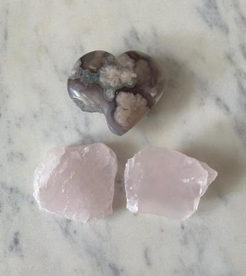 Stenen/mineralen set: 2x mangano calciet&‘zwarte’ bloemagaat beschikbaar voor biedingen