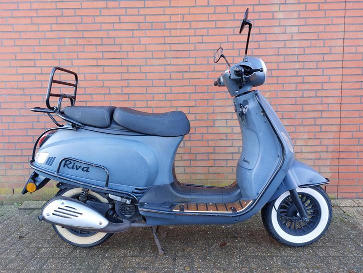 Btc Riva1 bromscooter (2018) in nette staat en goed rijdend, Fietsen en Brommers, Scooters | Overige merken, Gebruikt, Maximaal 45 km/u