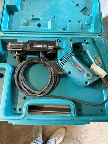 Band schroefmachine Makita heel weinig gebruikt beschikbaar voor biedingen