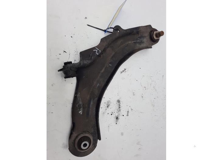 Draagarm onder rechts-voor van een Renault Captur, Auto-onderdelen, Ophanging en Onderstel, Renault, Gebruikt, 3 maanden garantie