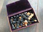 Oude schaakkist met schaakstukken hout, Hobby en Vrije tijd, Gezelschapsspellen | Bordspellen, Ophalen of Verzenden, Zo goed als nieuw
