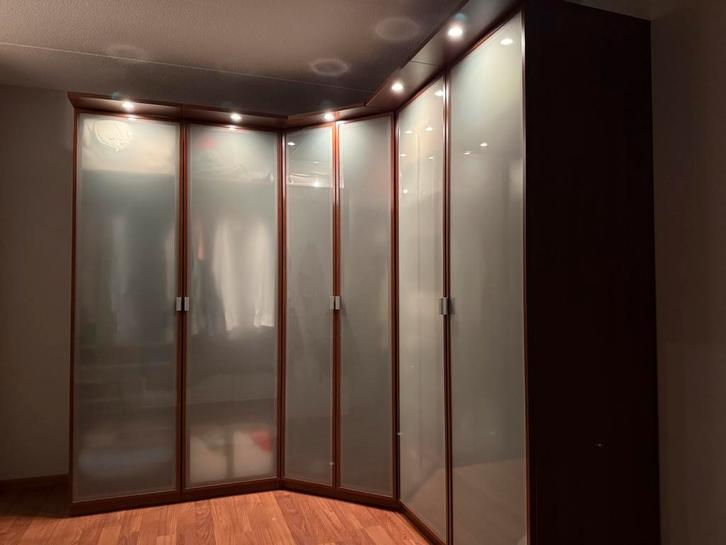 PAX garderobekast Ikea zwartbruin hoek licht, Huis en Inrichting, Kasten | Kledingkasten, Zo goed als nieuw, 200 cm of meer, 200 cm of meer
