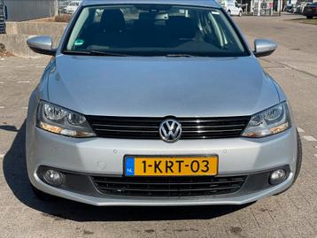 Volkswagen Jetta 1.6 TDI 77KW 2013 Grijs beschikbaar voor biedingen
