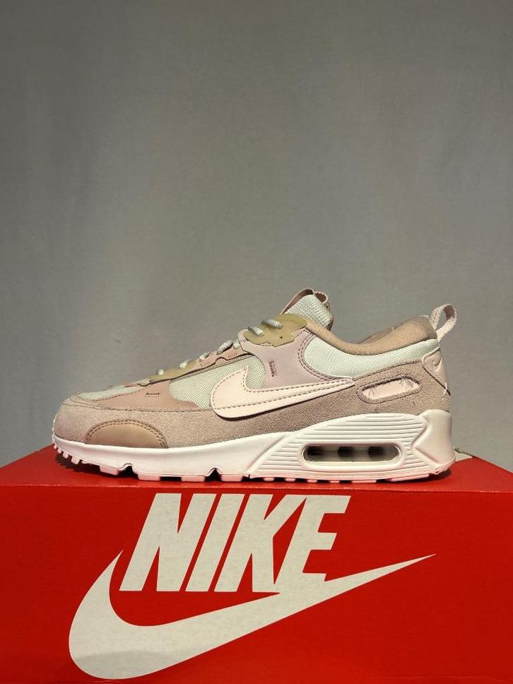 NIEUW! Maat 42 - Nike Air Max 90 Futura Barely Rose White, Kleding | Dames, Schoenen, Zo goed als nieuw, Sneakers of Gympen, Roze