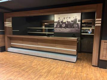 Mooie Houten Bar beschikbaar voor biedingen