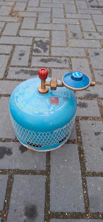 Gasfles 1,8 kg met reduceer kraan beschikbaar voor biedingen