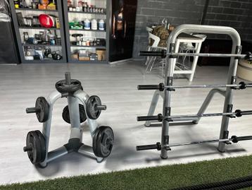 Technogym Barbell Rack + Gewichten 100 kg + Stangen beschikbaar voor biedingen
