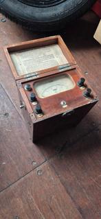 antiek meetinstrument isolatiemeter voltmeter, Antiek en Kunst, Antiek | Gereedschap en Instrumenten, Ophalen of Verzenden