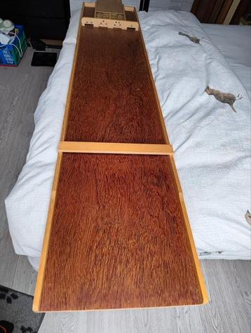 Sjoelbak van hout beschikbaar voor biedingen