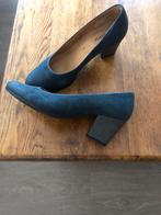 Zo goed als nieuwe Blauwe suede pump maat 39 van Gabor., Kleding | Dames, Ophalen of Verzenden, Zo goed als nieuw, Blauw