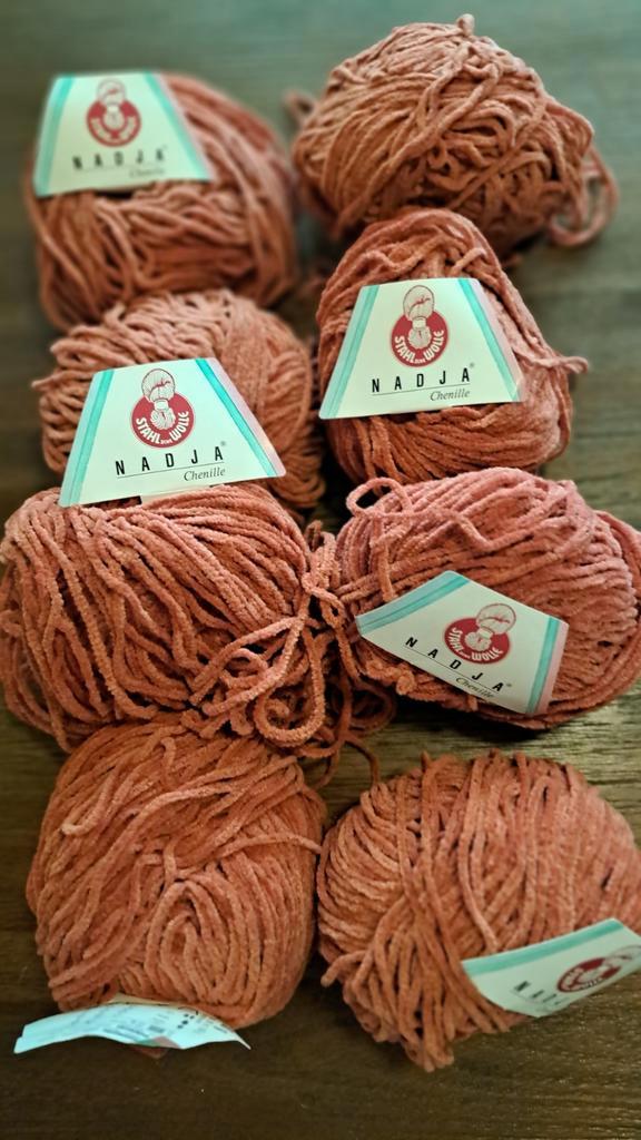 Chenille garen - 8 bollen, Hobby en Vrije tijd, Breien en Haken, Nieuw, Breien of Haken, Wol of Garen, Ophalen of Verzenden