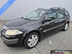 Renault Megane Grand Tour 1.6-16V Privilège Luxe, Auto's, Renault, Voorwielaandrijving, Stof, Gebruikt, Zwart