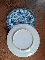 Twee Chinese Borden met Blauwe Decoratie, Ophalen