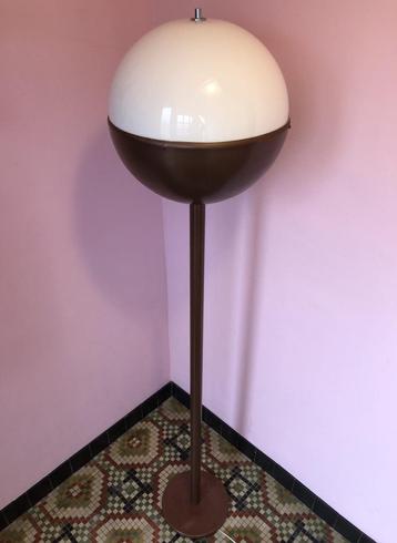 Space Age vloerlamp met witte kap, vintage design beschikbaar voor biedingen