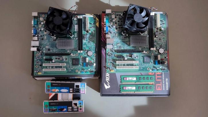 2 moederborden met E5400 CPU en RAM, Computers en Software, Moederborden, Gebruikt, Intel, DDR3, Ophalen of Verzenden