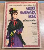 Groot handwerkboek uit grootmoeders jeugd, Ophalen of Verzenden, Zo goed als nieuw