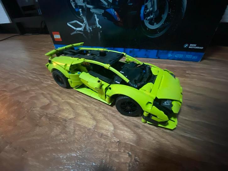 Lego Technic Lamborghini huracan, Hobby en Vrije tijd, Modelbouw | Auto's en Voertuigen, Zo goed als nieuw, Groter dan 1:32, Ophalen of Verzenden
