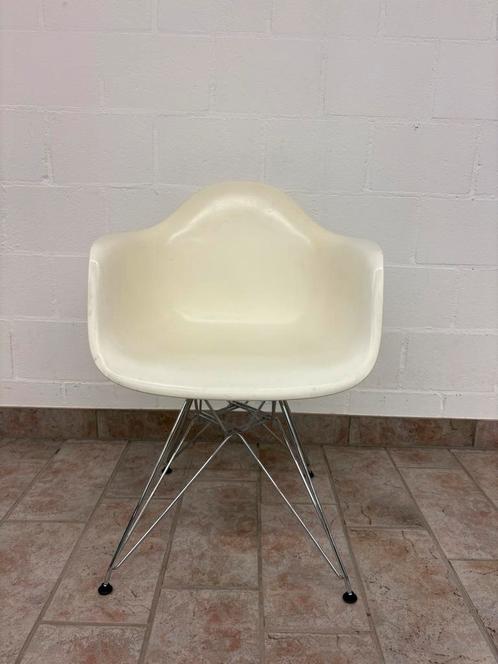 VITRA DAR, Huis en Inrichting, Stoelen, Ophalen