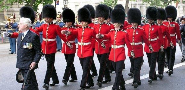Britse Tuniek Footguards Scots Guards Uniform Jas, Kleding | Heren, Kostuums en Colberts, Maat 52/54 (L), Ophalen of Verzenden