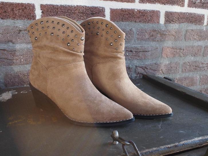 Leuke Western Boots Maat 37, Kleding | Dames, Schoenen, Zo goed als nieuw, Lage of Enkellaarzen, Beige, Ophalen of Verzenden