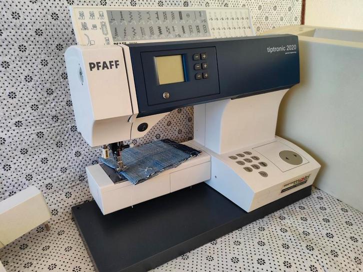 PFAFF TIPTRONIC 2020 IDT boventransport in prima staat!, Hobby en Vrije tijd, Naaimachines en Toebehoren, Zo goed als nieuw, Naaimachine