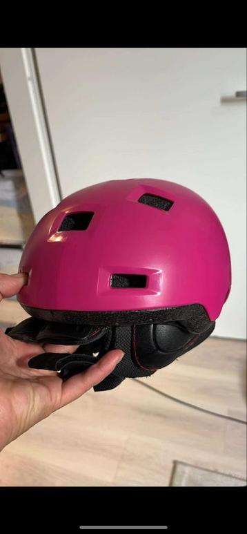 Roze Fietshelm met beschermers .Zo Goed Als Nieuw beschikbaar voor biedingen