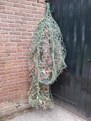 Oud vintage visnet bundel decor etalagemateriaal strand  beschikbaar voor biedingen