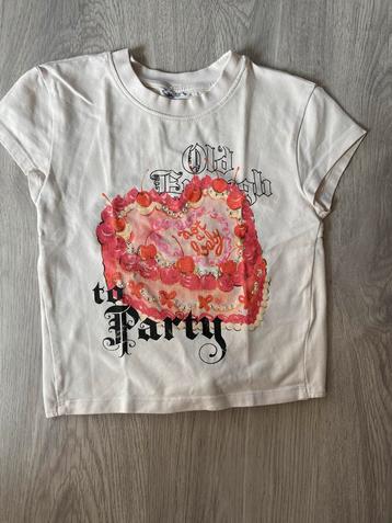 Creme t-shirt met opdruk taart en open rug beschikbaar voor biedingen