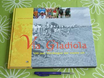 Via Gladiola - 100 jaar vierdaagse ten voeten uit beschikbaar voor biedingen