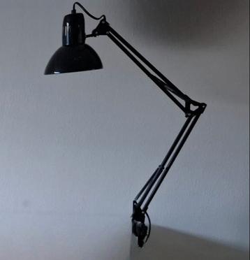 Vintage Zwarte Bureaulamp met Verstelbare Arm beschikbaar voor biedingen