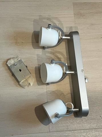 Moderne 3-spots plafondlamp beschikbaar voor biedingen