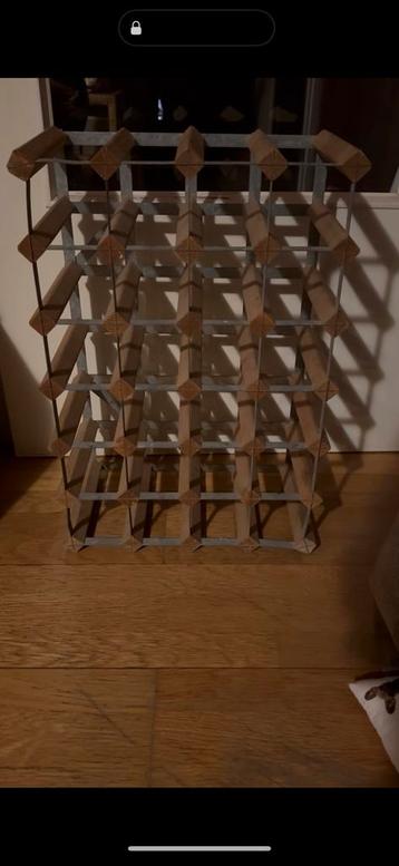 Hangend / staand Wijnrek metaal hout 24 / 30 flessen stevig beschikbaar voor biedingen