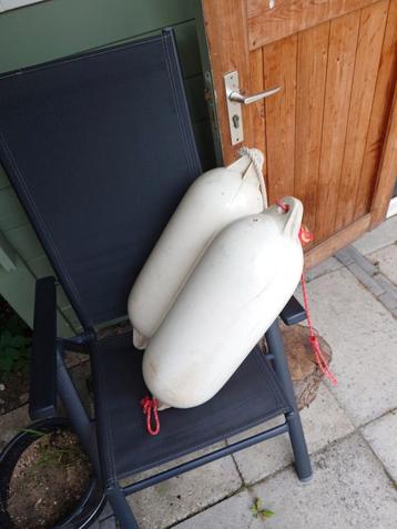 Stootwilgen/ fenders wit  21x62 merk kesteren Holland beschikbaar voor biedingen