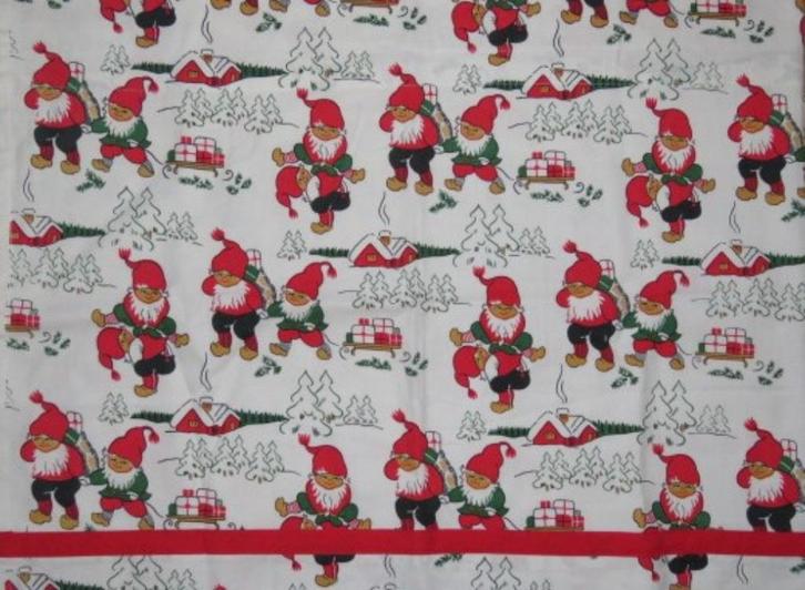 Vintage lap Zweedse kerststof wit met jultomtar kabouters, Diversen, Kerst, Zo goed als nieuw, Ophalen of Verzenden