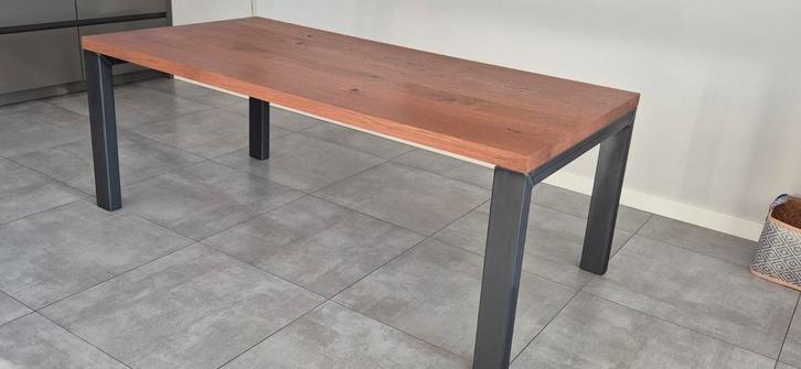 Eiken eettafel van table du sud met metalen poten, Huis en Inrichting, Tafels | Eettafels, Zo goed als nieuw, 100 tot 150 cm, 150 tot 200 cm