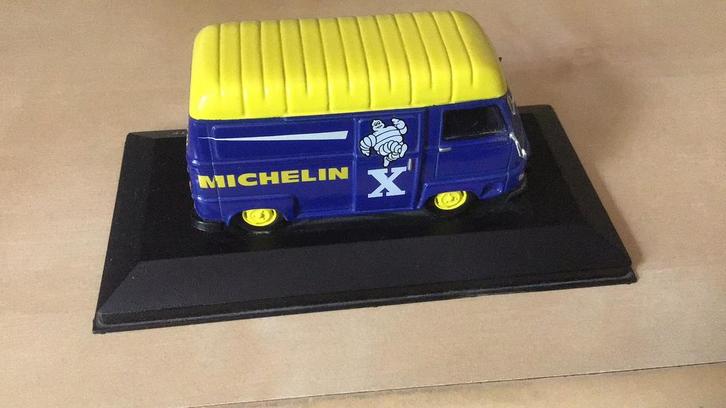 MICHELIN RENAULT ESTAFETTE LEUK OP PLATEAU + ACTION PRIJSJE, Hobby en Vrije tijd, Modelauto's | 1:43, Zo goed als nieuw, Auto